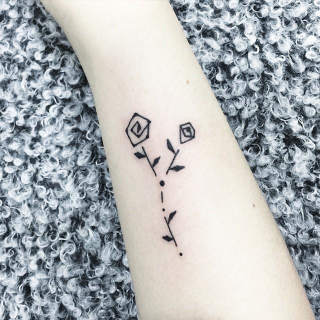 180 Delicate Feminine Tattoos - Lovely Photos