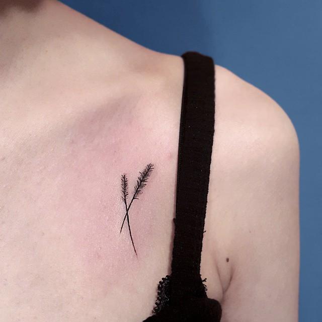 180 Delicate Feminine Tattoos - Lovely Photos