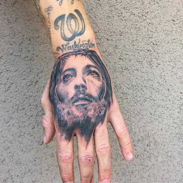 80 Tattoos on the Lovely Hand (the most effective images!)