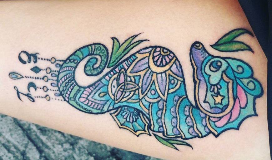 21 seahorse tattoos - as a tattoo the animal stands for endurance