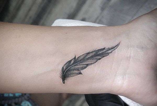 Feather Tattoos: Designs, Concepts and Meanings