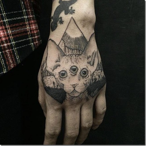 Spectacular hand tattoos (the most effective images!)