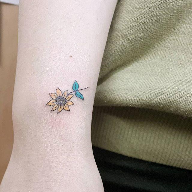 180 Delicate Feminine Tattoos - Lovely Photos