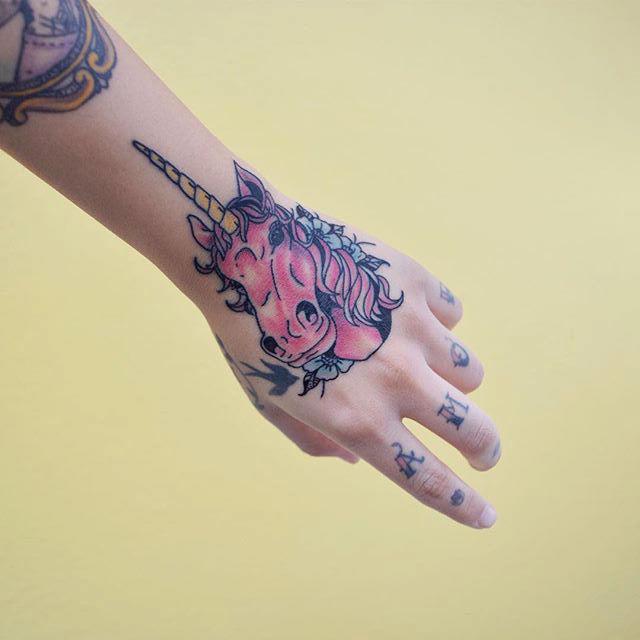 80 Tattoos on the Lovely Hand (the most effective images!)