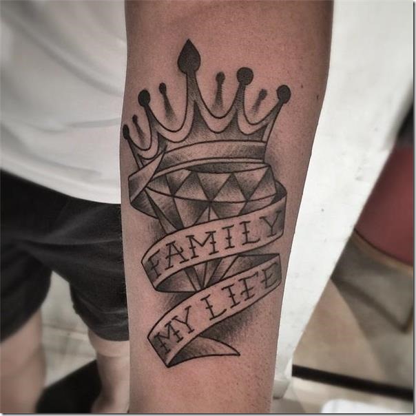 Stunning and galvanizing crown tattoos