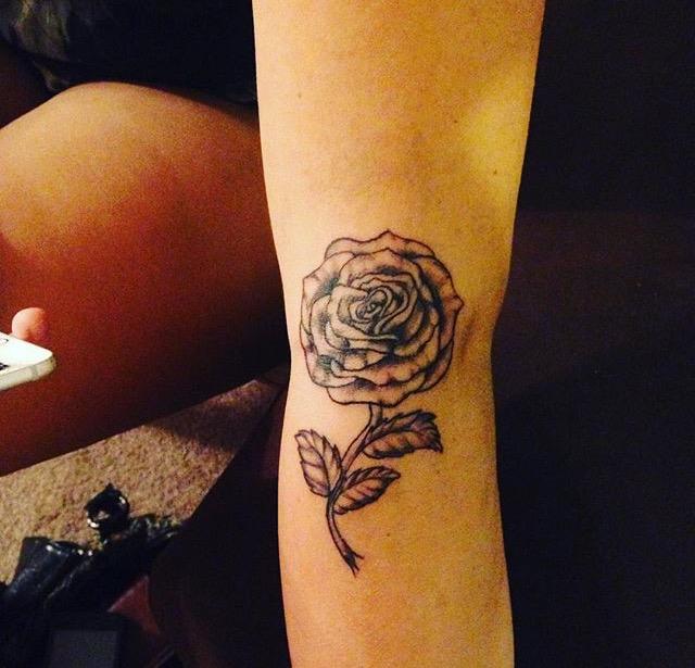 70 Lovely and provoking rose tattoos: the most effective pictures