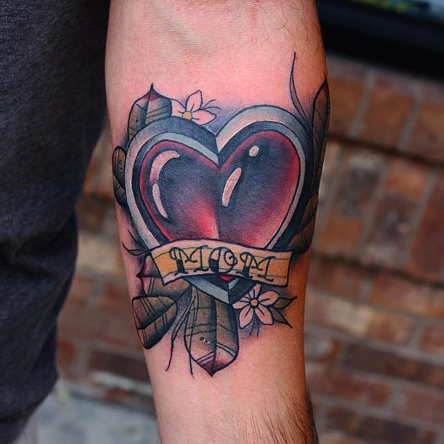 85 Household tattoos representing the union of family members