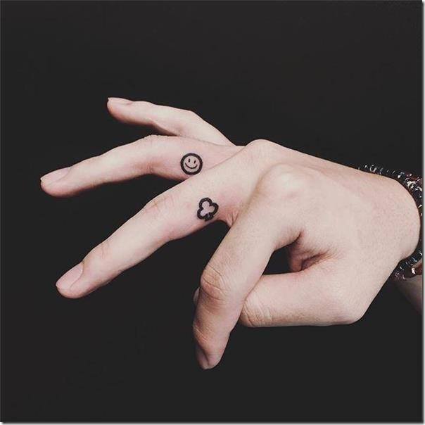 Finger Tattoos - Stunning and Inventive Fashions