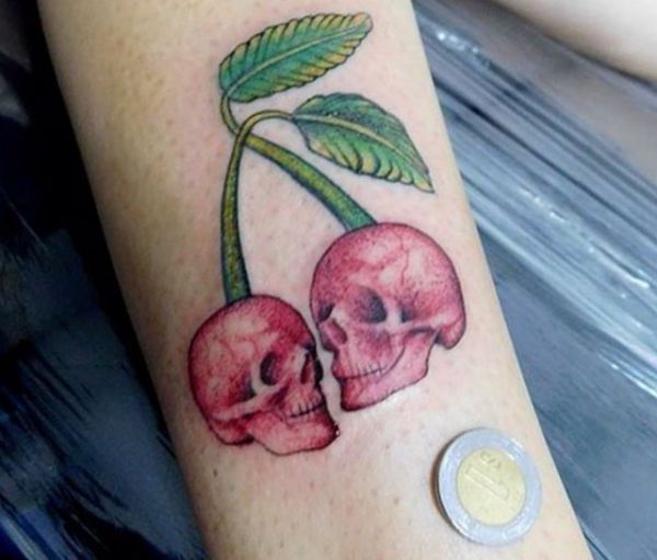 Cherry Tattoo - hvilket betyder motiver og funky designs