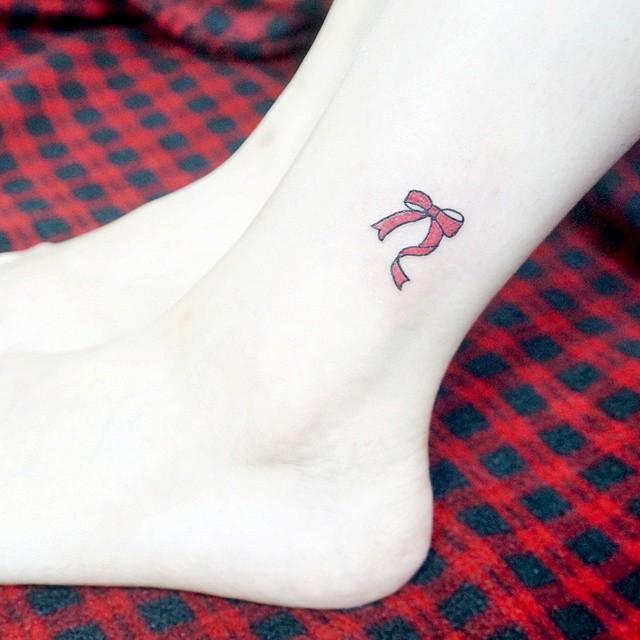 180 Delicate Feminine Tattoos - Lovely Photos