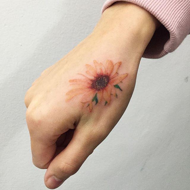 80 Tattoos on the Lovely Hand (the most effective images!)