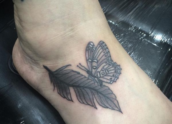 Feather Tattoos: Designs, Concepts and Meanings