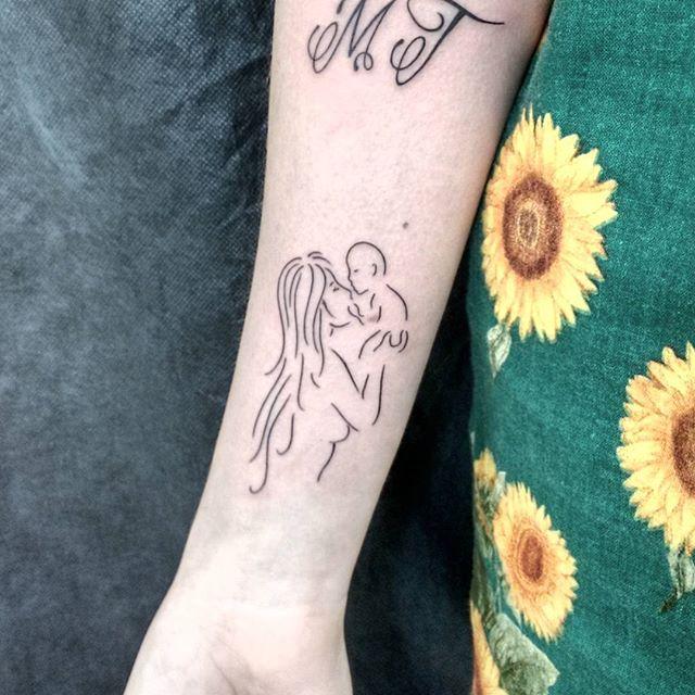 85 Household tattoos representing the union of family members