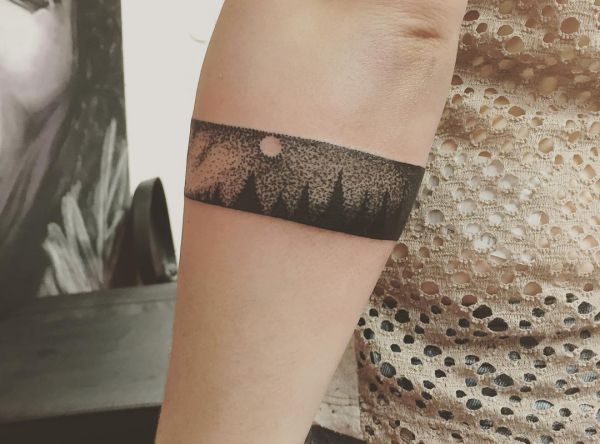 Essentially the most stunning bracelet tattoos for ladies