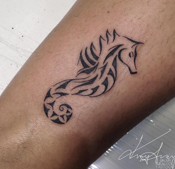 21 seahorse tattoos - as a tattoo the animal stands for endurance