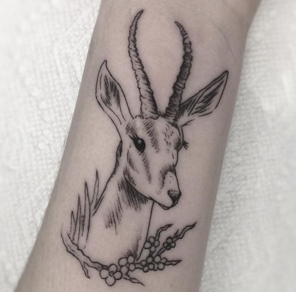 Gazelle and deer tattoos: 20 concepts with that means