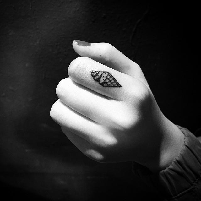 80 Tattoos on the Lovely Hand (the most effective images!)