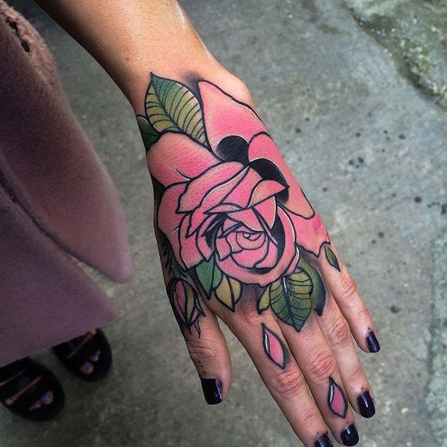 80 Tattoos on the Lovely Hand (the most effective images!)