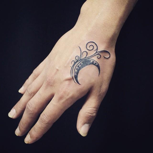 80 Tattoos on the Lovely Hand (the most effective images!)