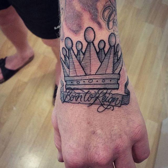 75 Lovely and galvanizing crown tattoos