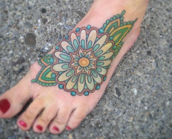 33 stunning daisy tattoos and their meanings