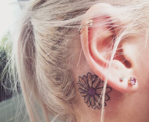 33 stunning daisy tattoos and their meanings