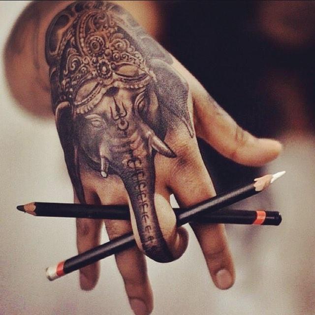 80 Tattoos on the Lovely Hand (the most effective images!)