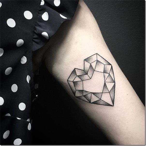 Lovely and Inspiring Coronary heart Tattoos