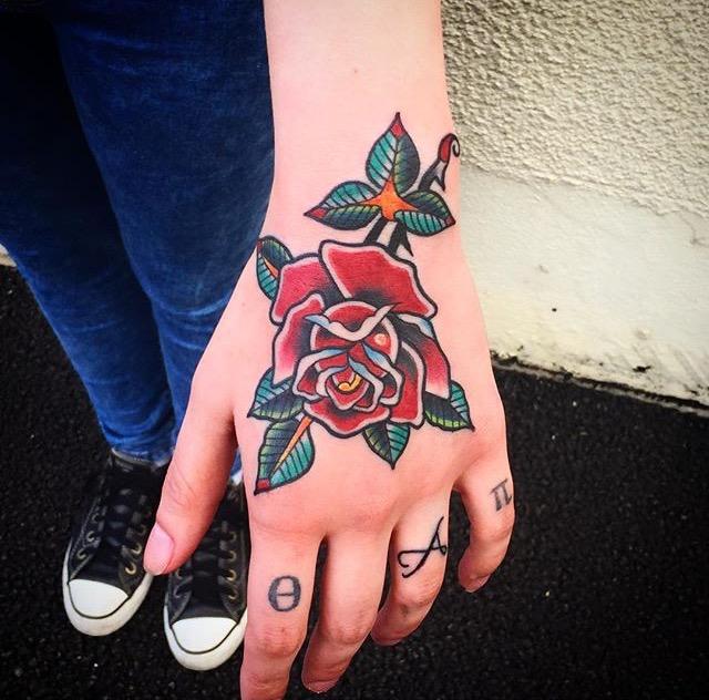 80 Tattoos on the Lovely Hand (the most effective images!)