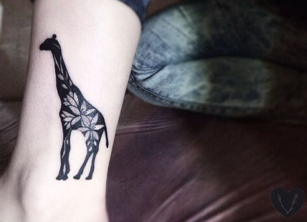 Giraffe Tattoo - Its Which means and 26 Concepts