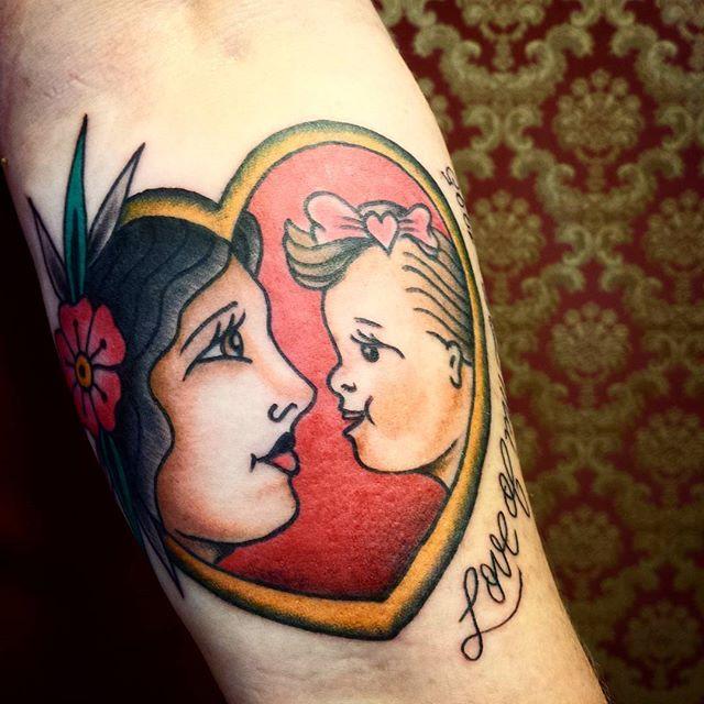 85 Household tattoos representing the union of family members