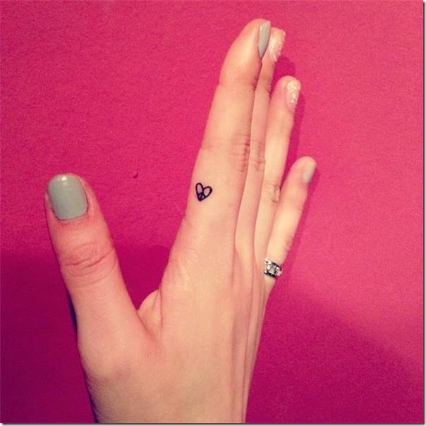 Finger Tattoos - Stunning and Inventive Fashions