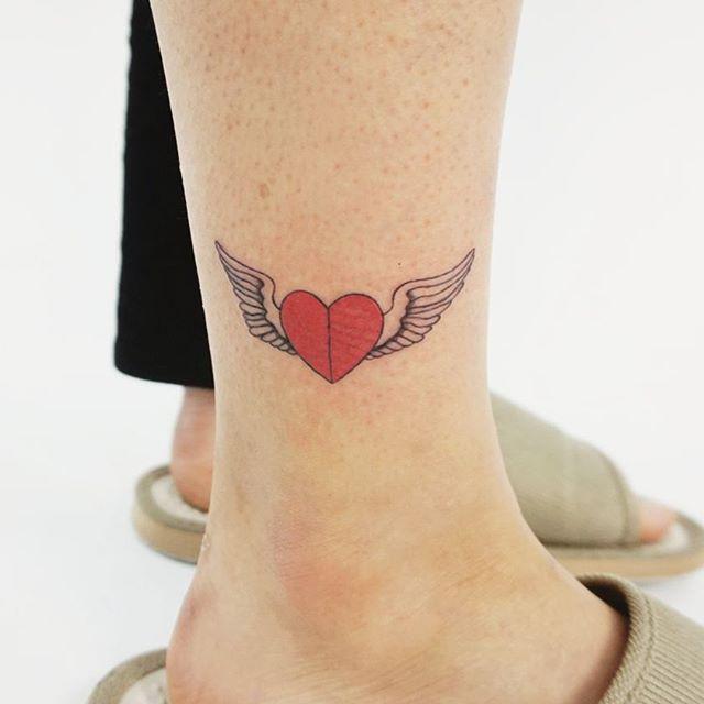 180 Delicate Feminine Tattoos - Lovely Photos