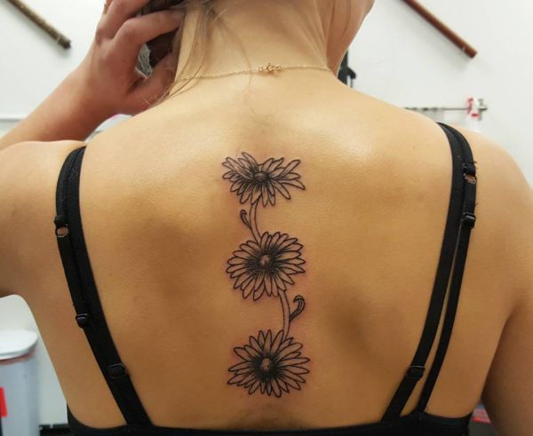 33 stunning daisy tattoos and their meanings