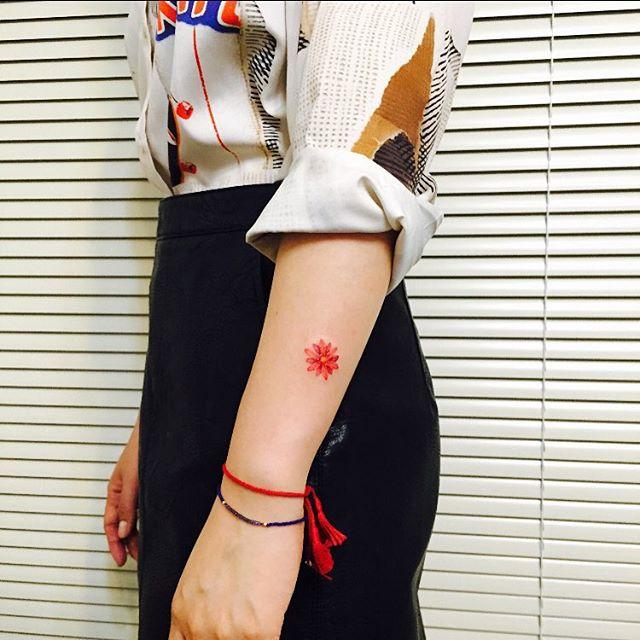 180 Delicate Feminine Tattoos - Lovely Photos