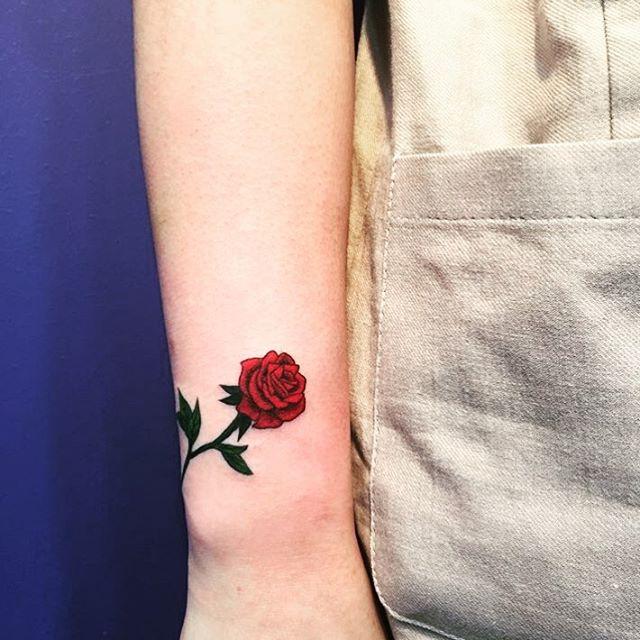 70 Lovely and provoking rose tattoos: the most effective pictures