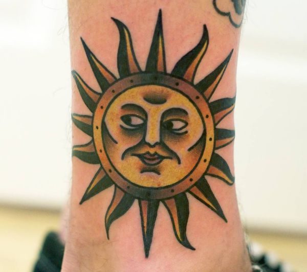 Sonne mond tattoo
