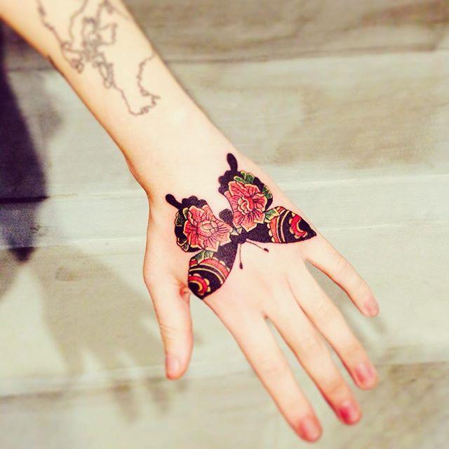 80 Tattoos on the Lovely Hand (the most effective images!)