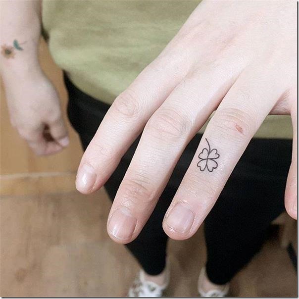 Finger Tattoos - Stunning and Inventive Fashions