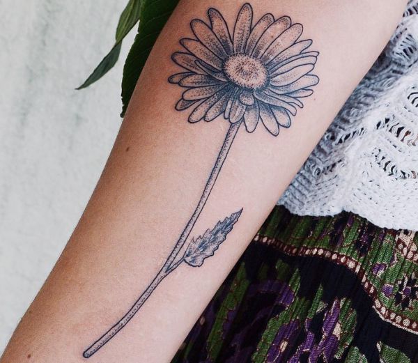 33 stunning daisy tattoos and their meanings