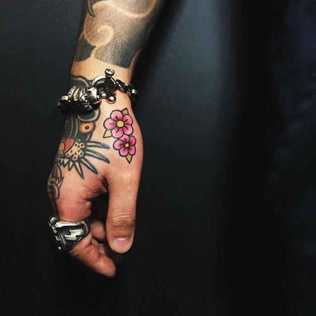 80 Tattoos on the Lovely Hand (the most effective images!)