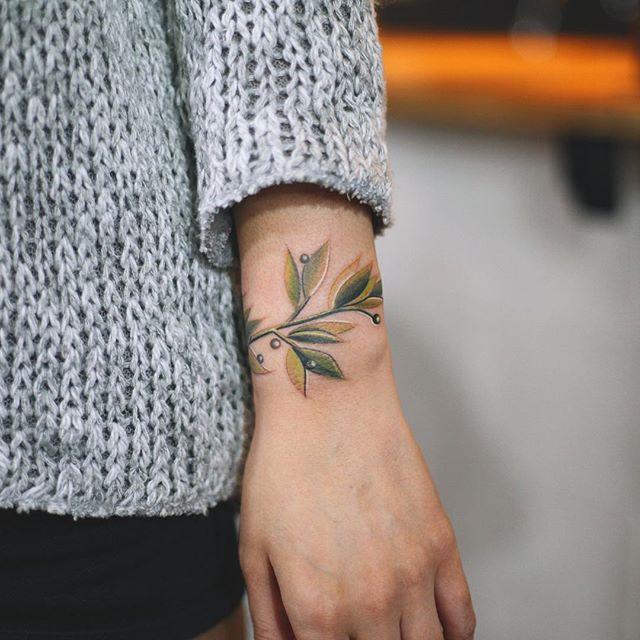 180 Delicate Feminine Tattoos - Lovely Photos