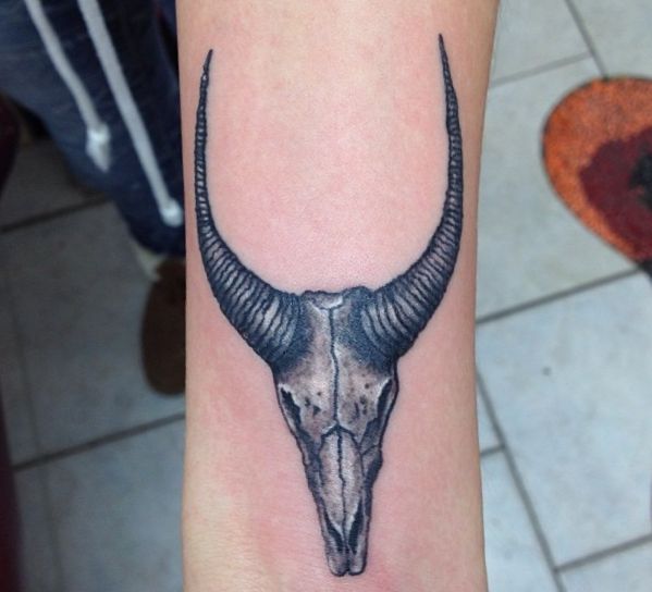 Gazelle and deer tattoos: 20 concepts with that means