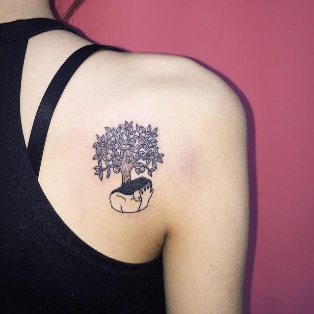 110 Feminine Tattoos on the Again (greatest pictures!)