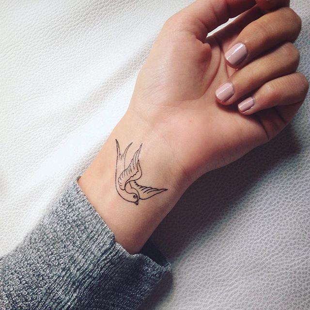 180 Delicate Feminine Tattoos - Lovely Photos