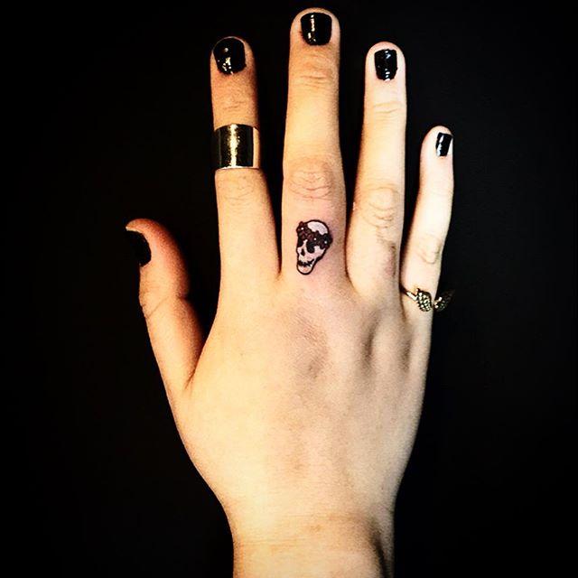 80 Tattoos on the Lovely Hand (the most effective images!)