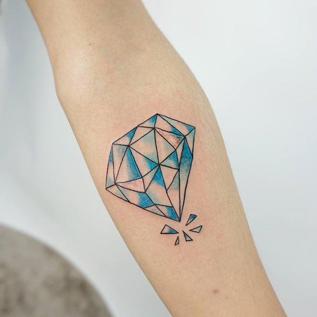 65 Stunning and Inspiring Diamond Tattoos