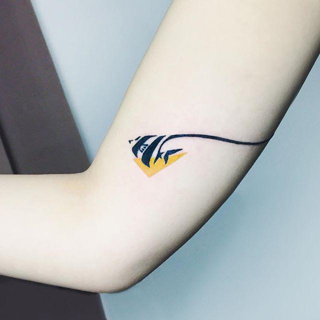 180 Delicate Feminine Tattoos - Lovely Photos