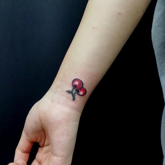 180 Delicate Feminine Tattoos - Lovely Photos