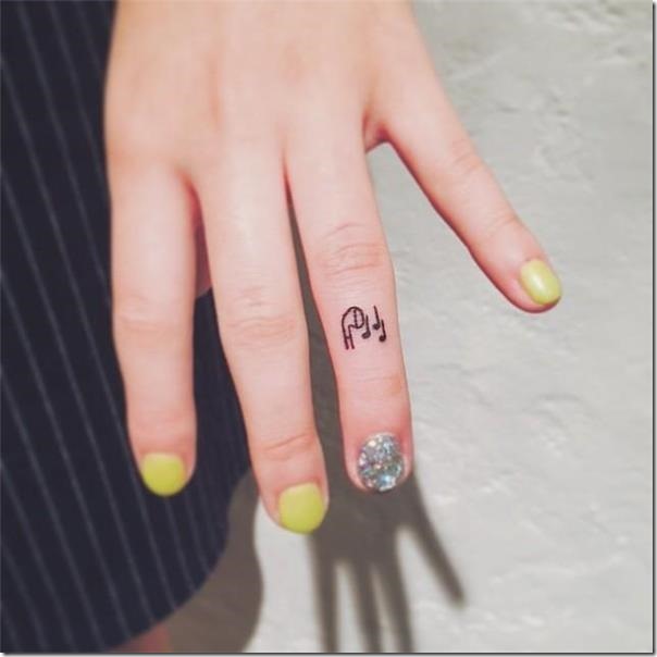 Finger Tattoos - Stunning and Inventive Fashions